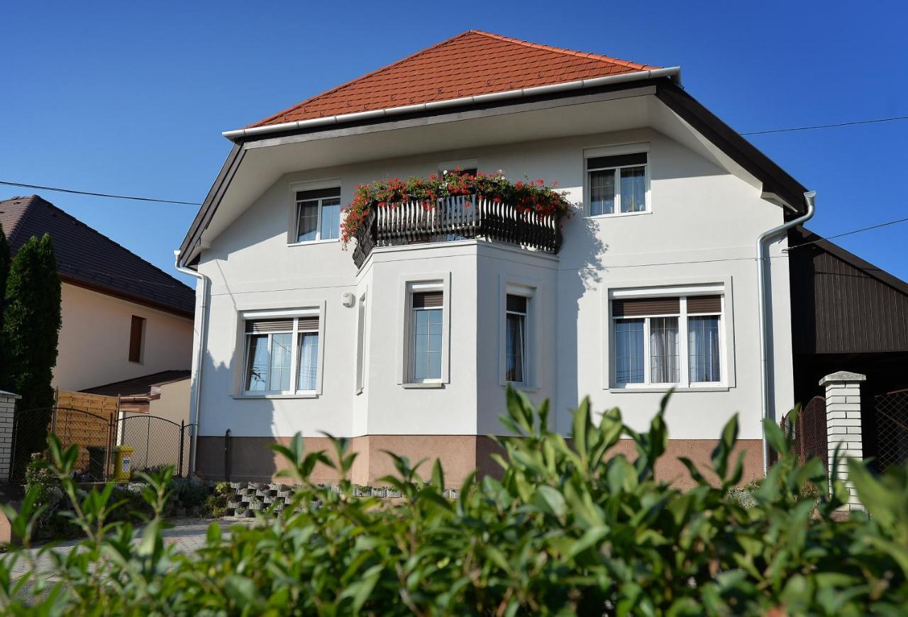 Hajduhegy Vendeghaz Apartment Eger Bagian luar foto